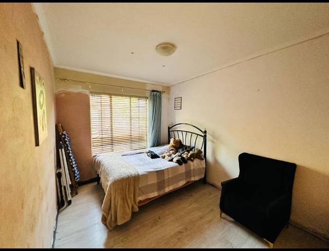 2 BEDROOM TOWNHOUSE FOR SALE IN CASTLEVIEW